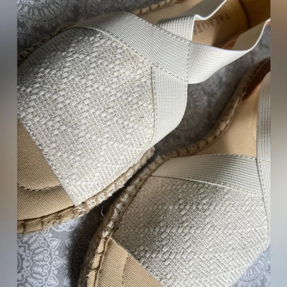 Talbots~Neutral~Espadrille~Slip-On Sandal~Woven Fabric~Elastic Straps~Size 7.5